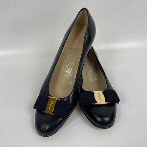 Ferragamo patten leather navy blue shoe with bow